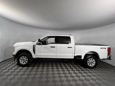 Used 2023 Ford F250 XLT w/ Snow Plow Prep Package image 10