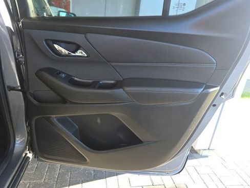 Used 2020 Chevrolet Traverse LS image 11