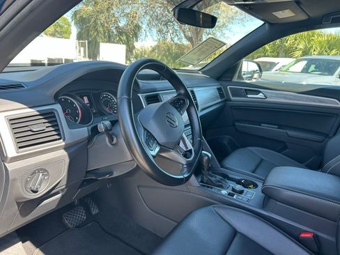 Used 2020 Volkswagen Atlas Cross Sport SE w/ Towing Package image 21