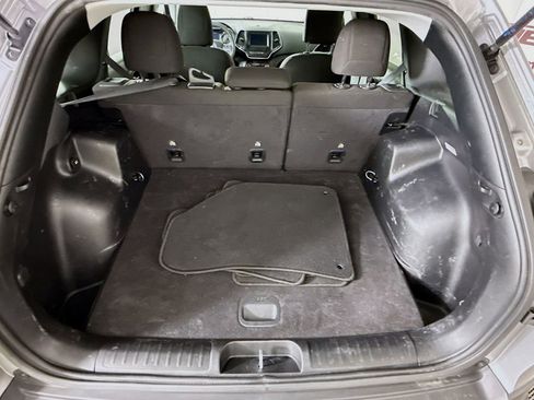 Used 2021 Jeep Cherokee Latitude FWD image 27