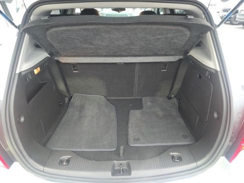 Used 2022 Chevrolet Trax LT w/ LT Convenience Package image 24