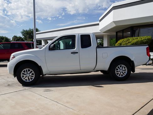 Used 2019 Nissan Frontier SV AWD/4WD image 5