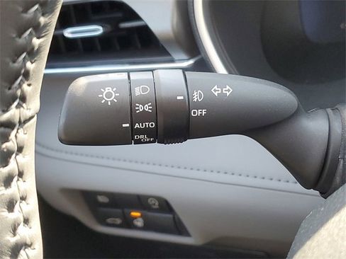 Used 2023 Toyota Highlander Limited image 25