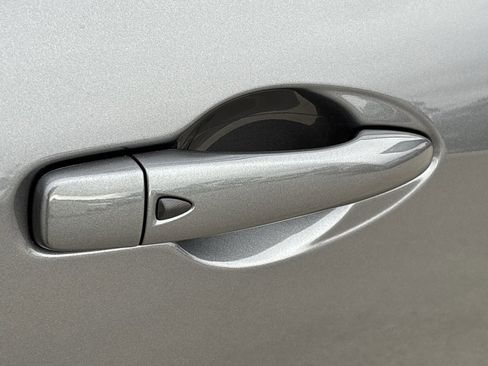 New 2025 Nissan Versa SR image 35