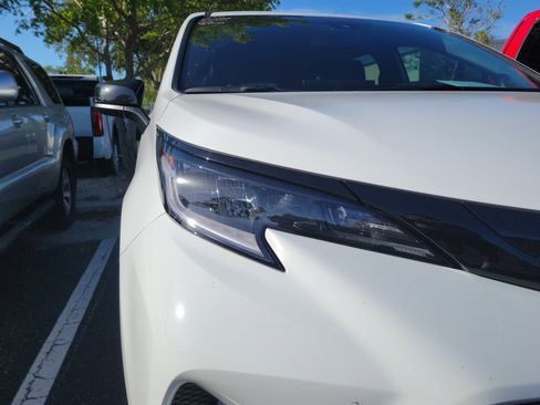 Used 2026 Toyota Sienna XSE image 7