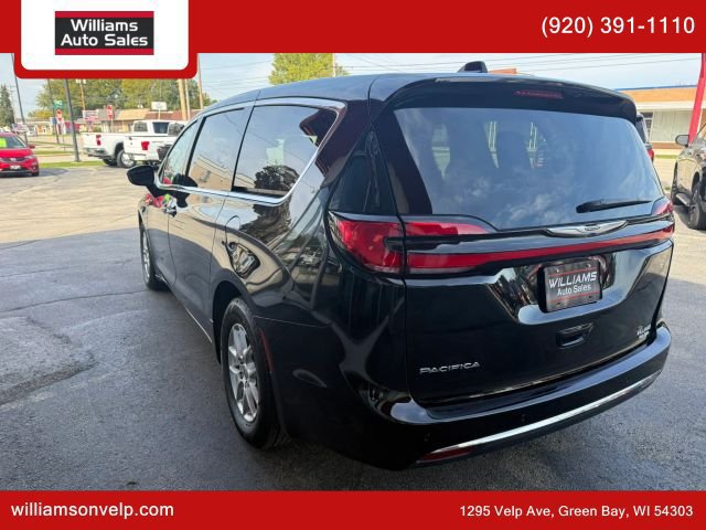 Used 2024 Chrysler Pacifica Touring-L FWD image 5
