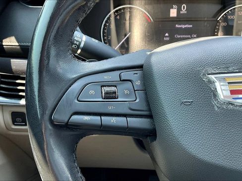 Used 2019 Cadillac XT4 Luxury w/ Cold Weather Package FWD image 10