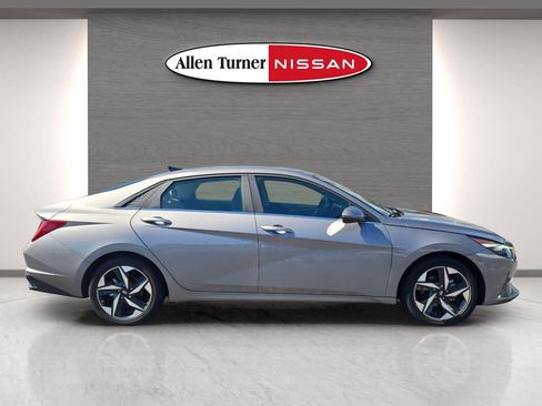 Used 2023 Hyundai Elantra Limited image 5