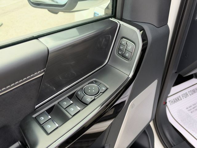 Used 2025 Ford F150 Lightning Platinum AWD/4WD image 27