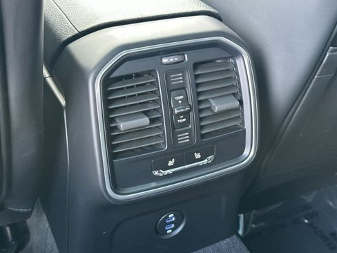 Certified 2025 Porsche Macan image 14