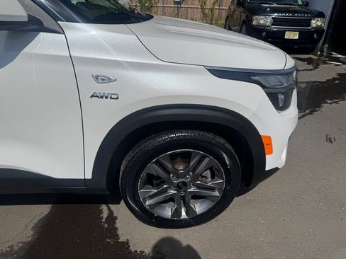 Used 2021 Kia Seltos LX AWD/4WD image 8