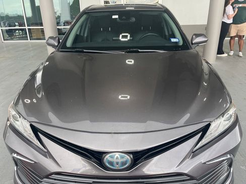 Used 2021 Toyota Camry XLE image 2