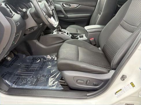 Used 2020 Nissan Rogue SV image 17