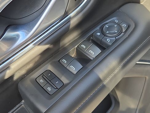 Used 2022 Chevrolet Tahoe Z71 w/ Z71 Off-Road Package image 18