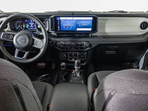 Used 2024 Jeep Wrangler Unlimited Sahara AWD/4WD image 23