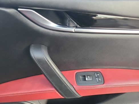 Used 2017 Maserati Ghibli S image 22