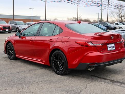 Used 2025 Toyota Camry SE image 5