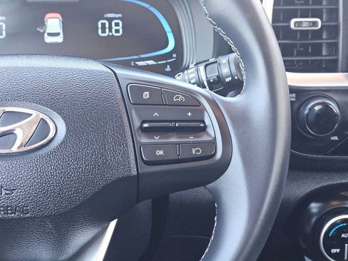 Used 2025 Hyundai Venue SEL FWD image 25