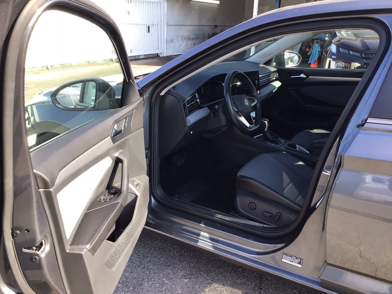 Used 2026 Volkswagen Jetta SE FWD image 5