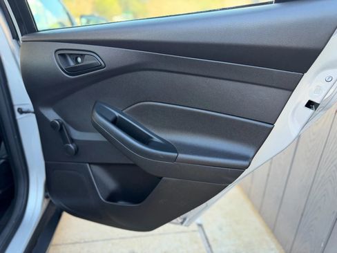 Used 2017 Ford Focus S image 30