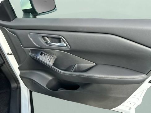 Certified 2025 Nissan Rogue SV AWD/4WD image 18