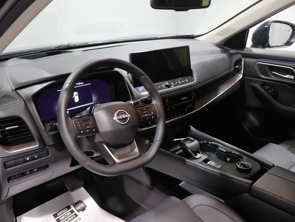 Used 2025 Nissan Rogue Platinum w/ Platinum Premium Package AWD/4WD image 14