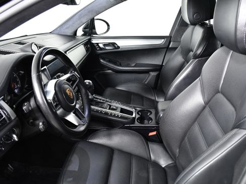 Used 2020 Porsche Macan Turbo image 19