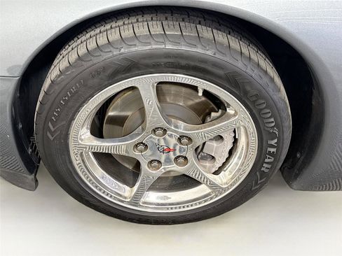 Used 2004 Chevrolet Corvette Convertible w/ Preferred Equipment Group RWD image 19
