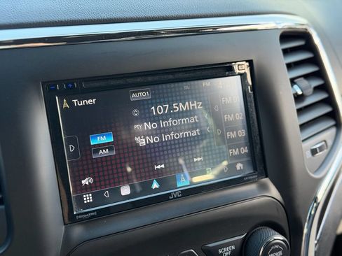 Used 2018 Jeep Grand Cherokee Limited AWD/4WD image 14