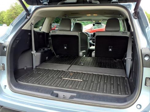 Used 2023 Toyota Highlander XLE FWD image 5