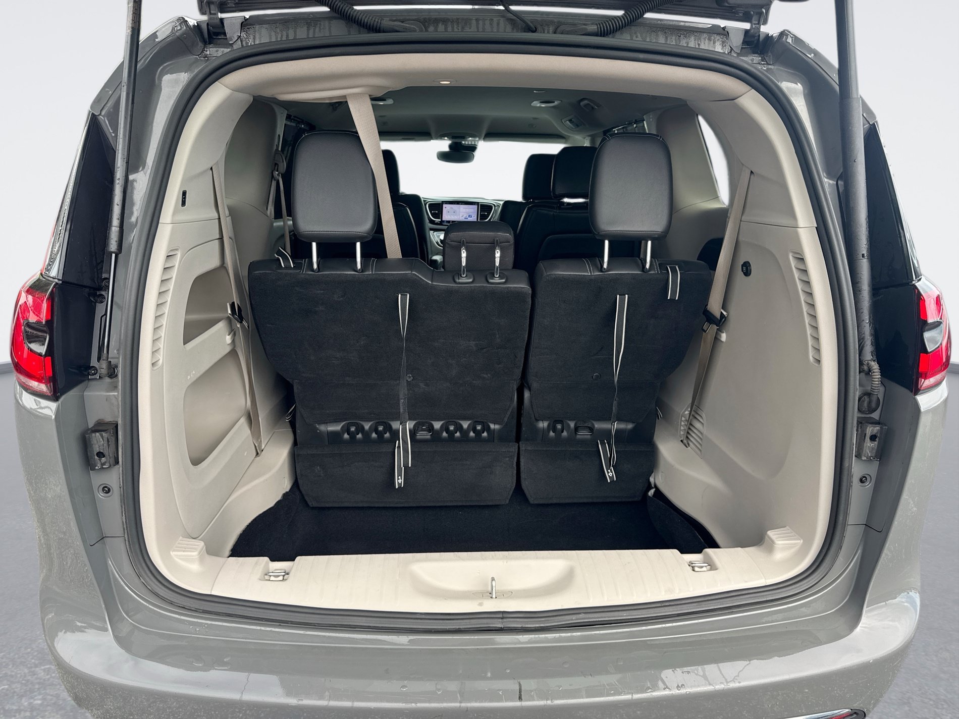 Used 2022 Chrysler Pacifica Touring-L FWD image 13