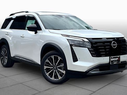 New 2026 Nissan Pathfinder Platinum FWD image 2