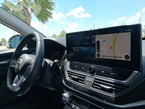 Used 2024 Nissan Altima 2.0 SR FWD image 11