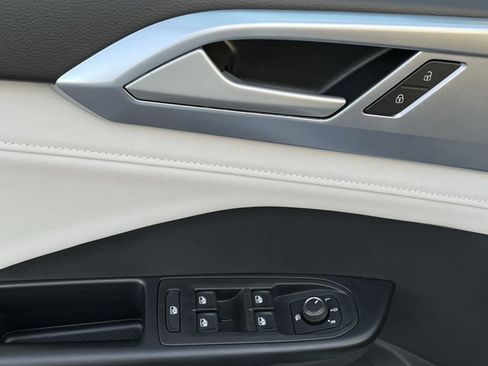 New 2026 Volkswagen Taos SE AWD/4WD image 13