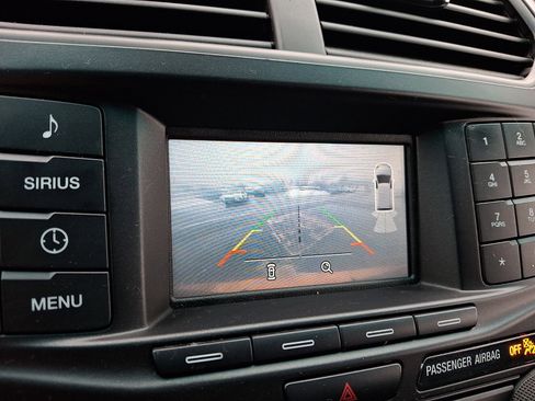 Used 2017 Ford Explorer XLT image 18