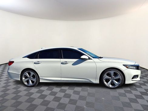 Used 2018 Honda Accord Touring image 10