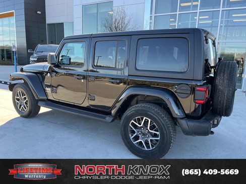 Used 2024 Jeep Wrangler Unlimited Sahara w/ Safety Group AWD/4WD image 17