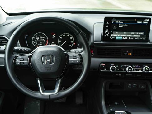 Used 2025 Honda Pilot EX-L image 20