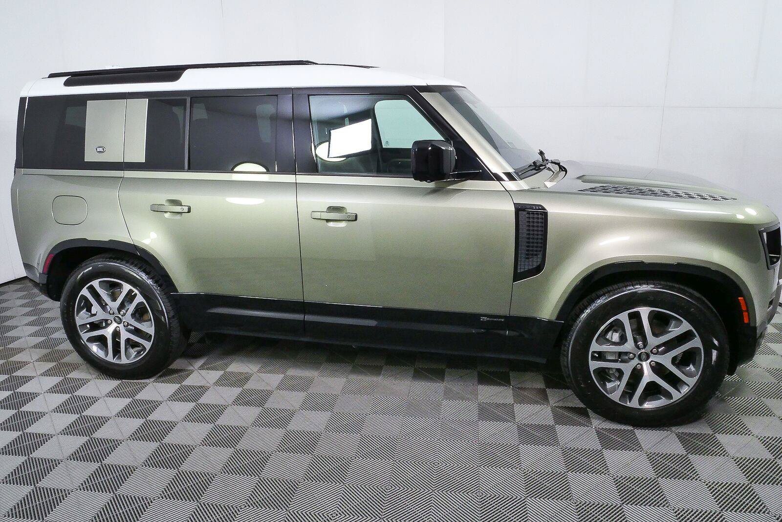 Used 2021 Land Rover Defender 110 X-Dynamic HSE AWD/4WD image 2