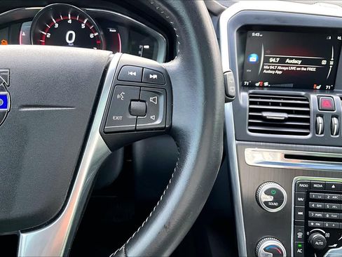 Used 2016 Volvo XC60 T5 Platinum image 24