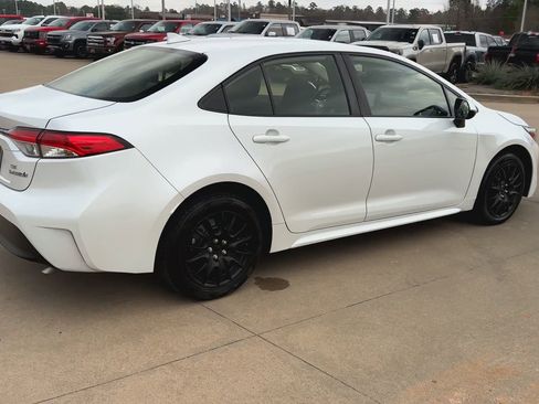 Used 2024 Toyota Corolla LE image 9