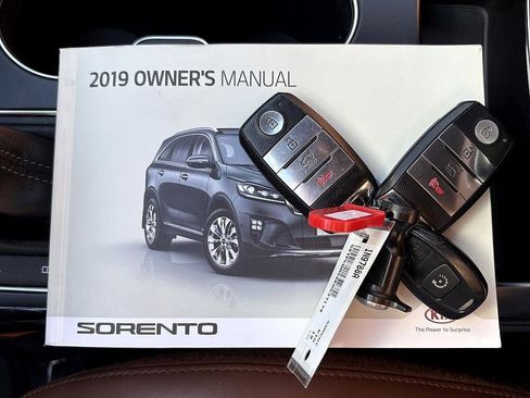 Used 2019 Kia Sorento SX image 31