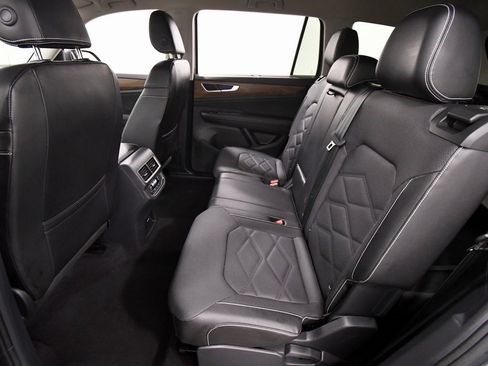 Used 2024 Volkswagen Atlas SE image 15