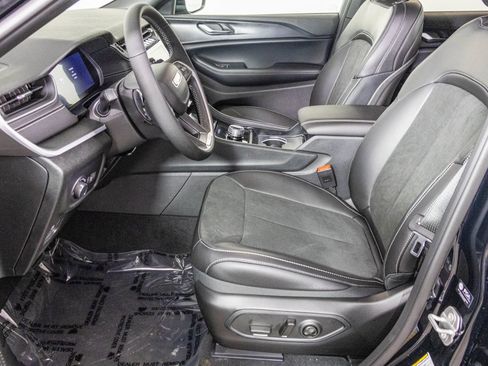 New 2025 Jeep Grand Cherokee Altitude image 17