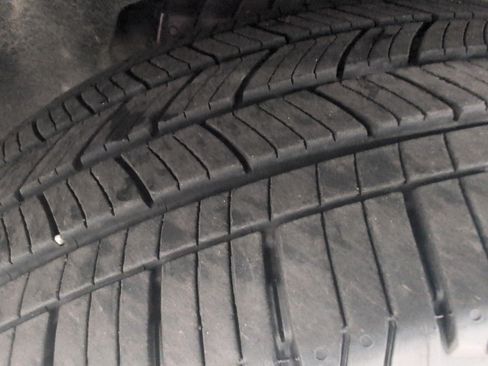 Used 2024 Ford Explorer XLT w/ Equipment Group 202A AWD/4WD image 4