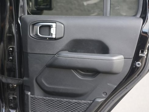 Used 2020 Jeep Wrangler Unlimited Sahara AWD/4WD image 31