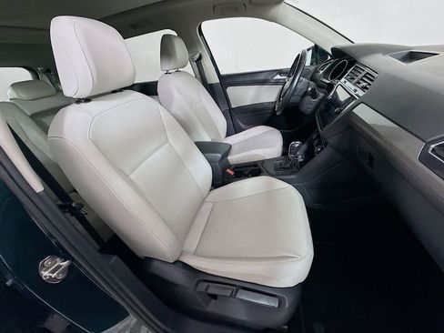 Used 2019 Volkswagen Tiguan SE w/ Panoramic Sunroof Package FWD image 28