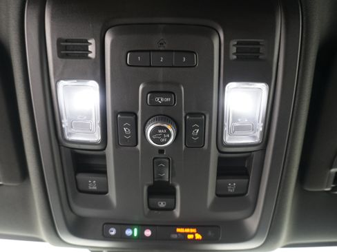 Used 2023 GMC Yukon XL Denali AWD/4WD image 28