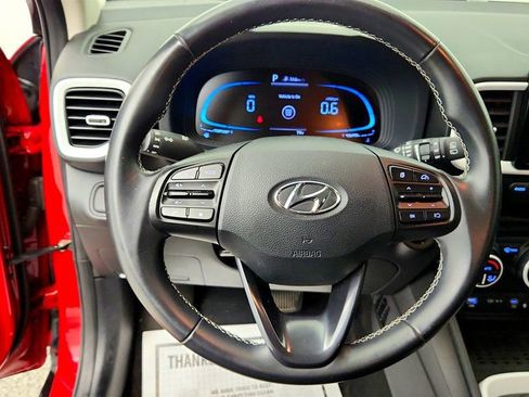 Used 2023 Hyundai Venue Limited FWD image 13