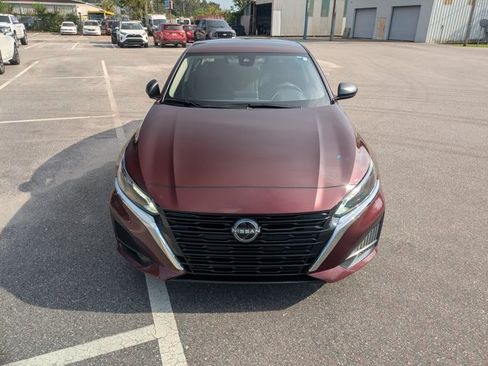 Used 2025 Nissan Altima 2.5 SV FWD image 2